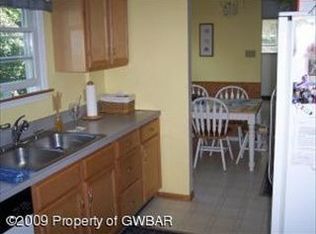 31 Parrish Ln, Wyoming, PA 18644