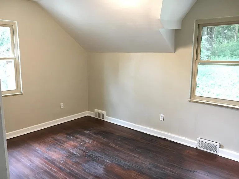 390 Orchard Dr — Photo 9