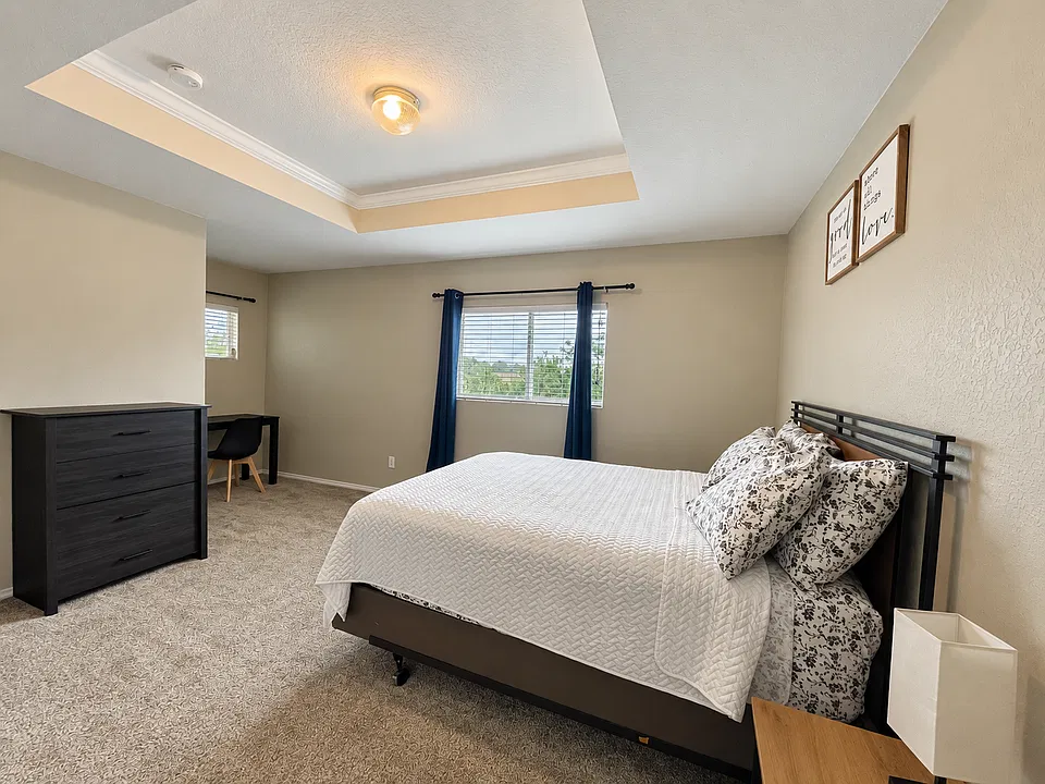 10915 Rustic Cedar