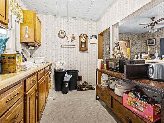 2nd image of 813 Filmore Ave