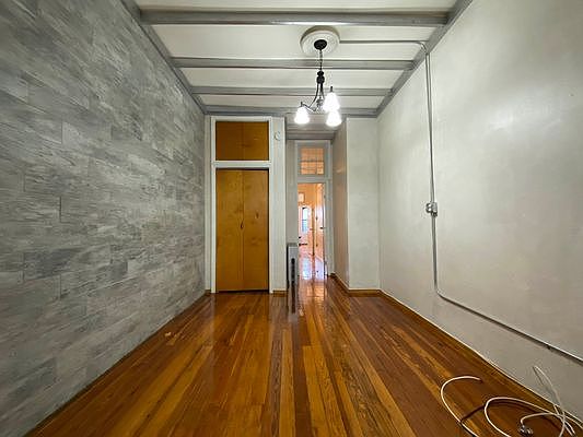 4th image of 242 Kingsland Ave APT 3R