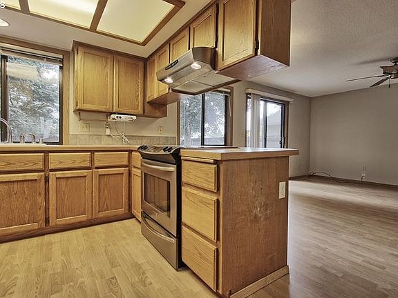 2nd image of 707 NE 159th Ct