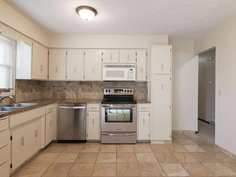 13435 Westwood Ln — Photo 10