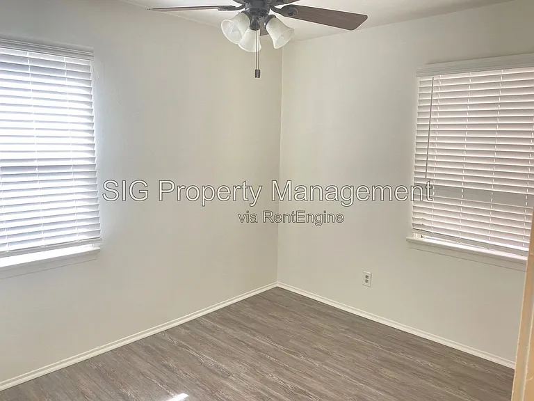 417 E Elmwood Ave #A — Photo 5