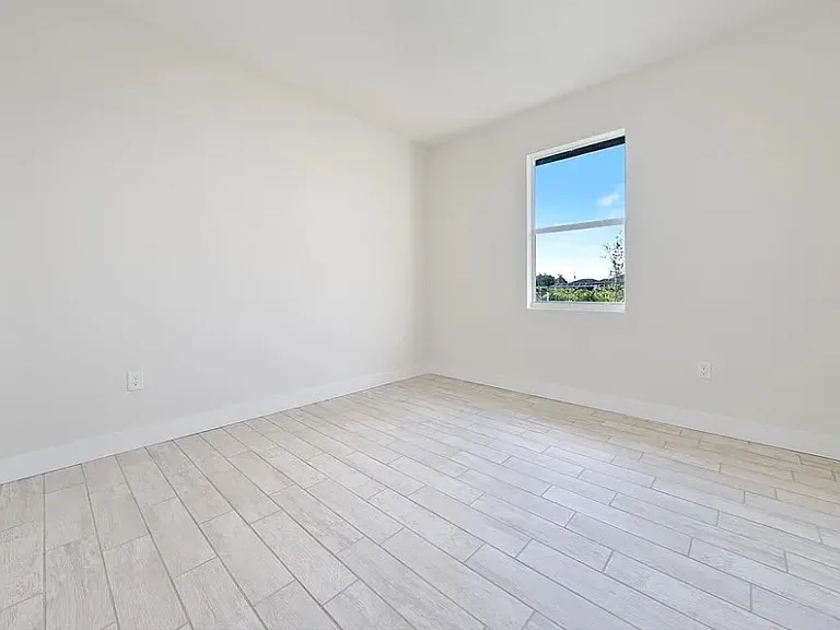 2719 42nd St W — Photo 12