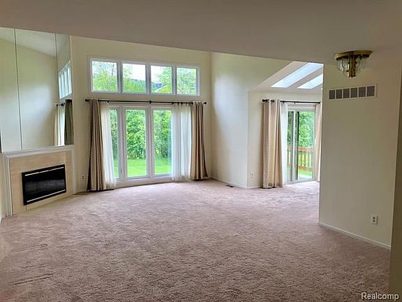4th image of 4230 Breckenridge Dr #1
