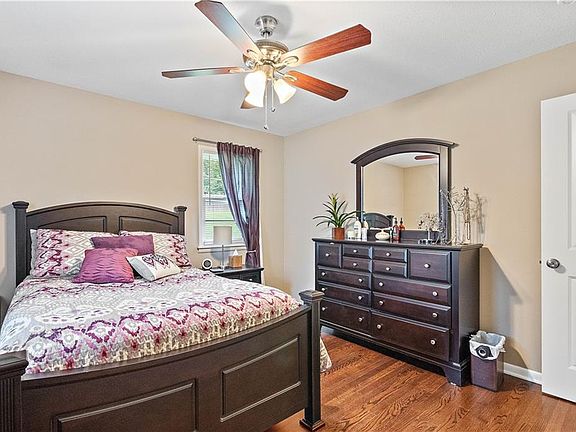 5th image of 905 Lindenwood Ln