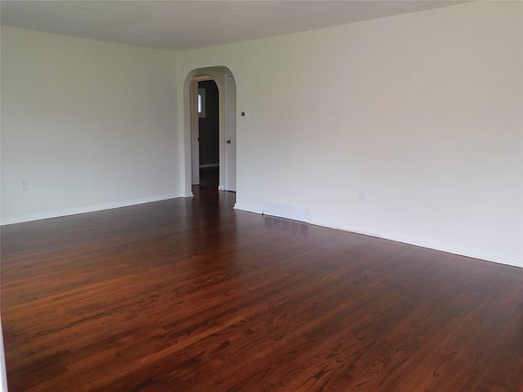 5th image of 8823 Kirsch Rd