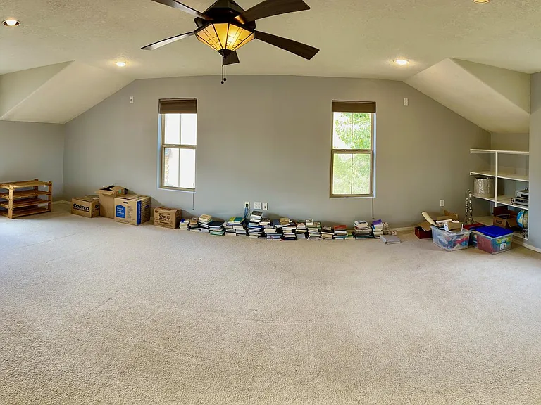 Large 2nd living/family/rec room or bedroom on top floor