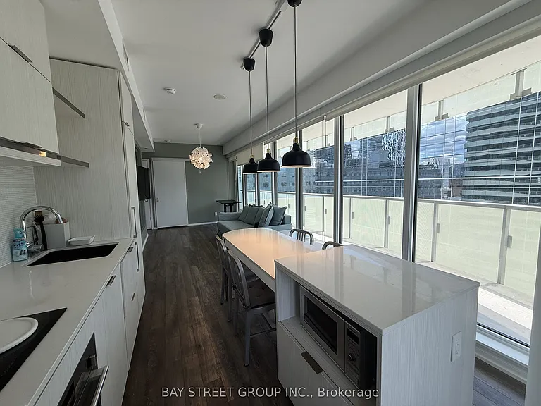 197 Yonge St #1709 — Photo 6