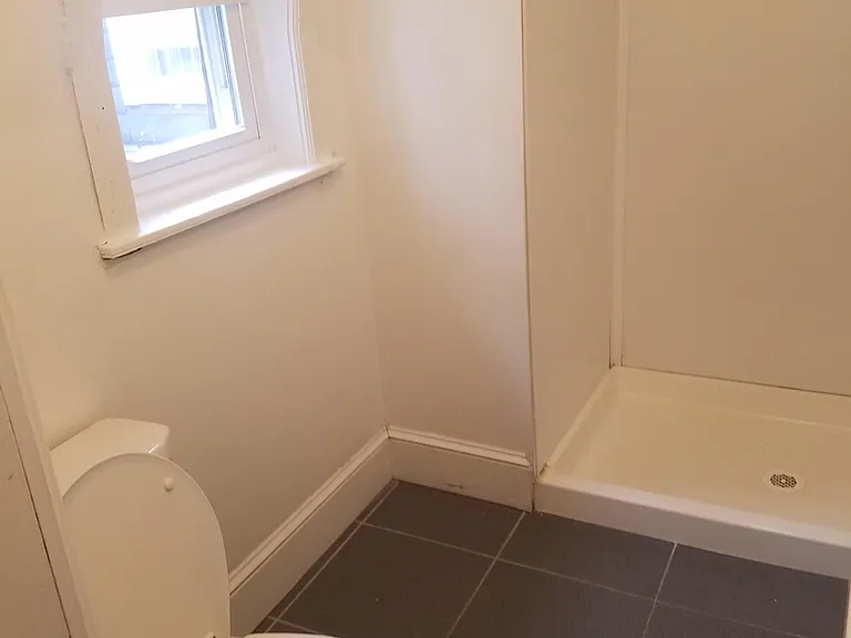 En Suite Modern Bath