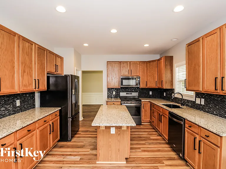 7660 Forest Glen Way — Photo 6
