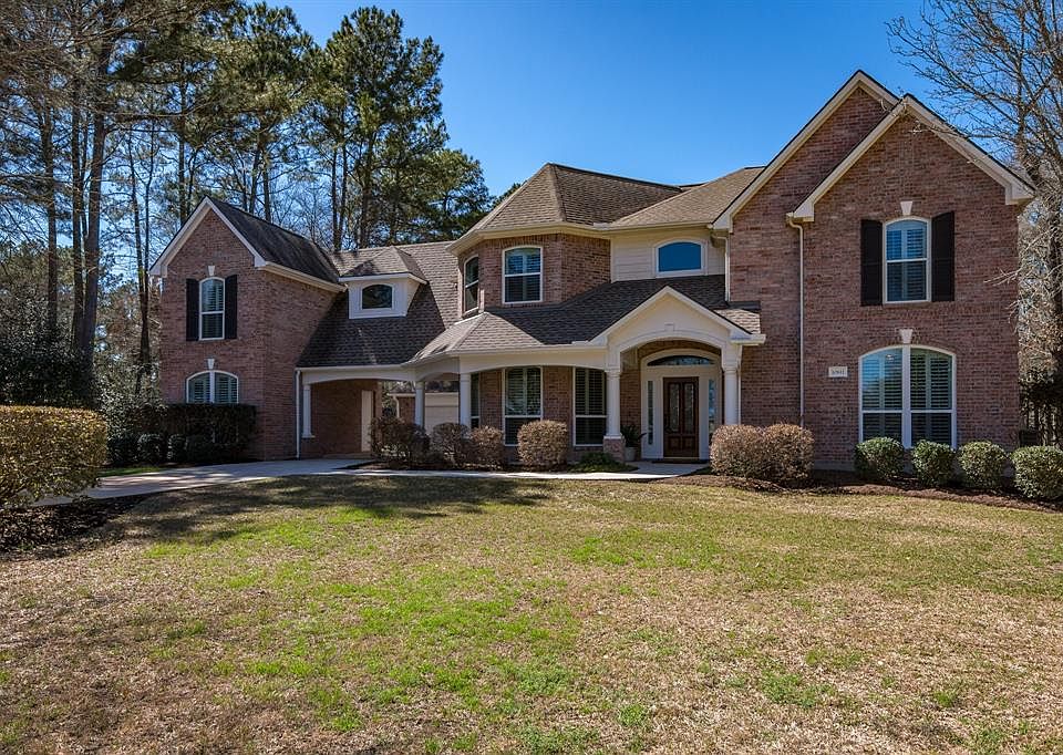 Welcome Home! This gorgeous house sits on over 1 acre overlooking the 11th hole of The Lake Windcrest Golf Club.