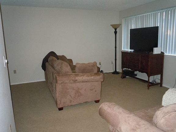 5th image of 501 NE Valley Oak Dr