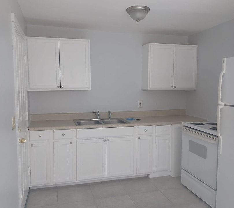 1st image of 1455 W 24th St