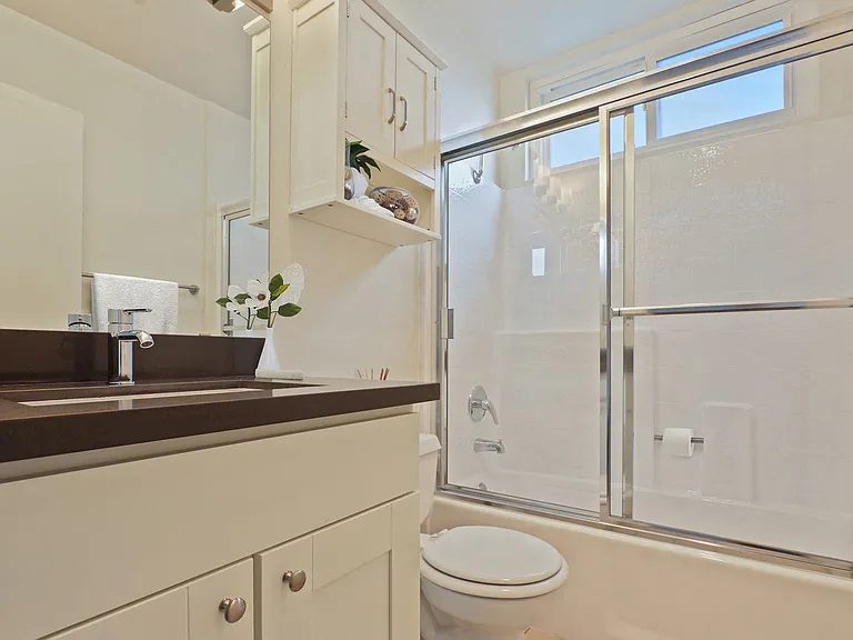 Park Overland Apartments — Photo 17