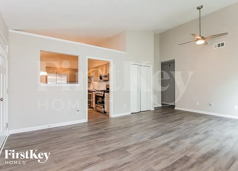 1320 Eagles Landing Dr — Photo 4