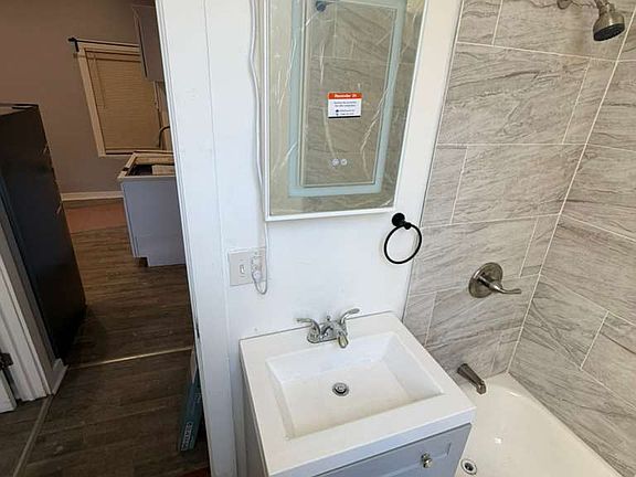 4th image of 2823 W Flournoy St #1F