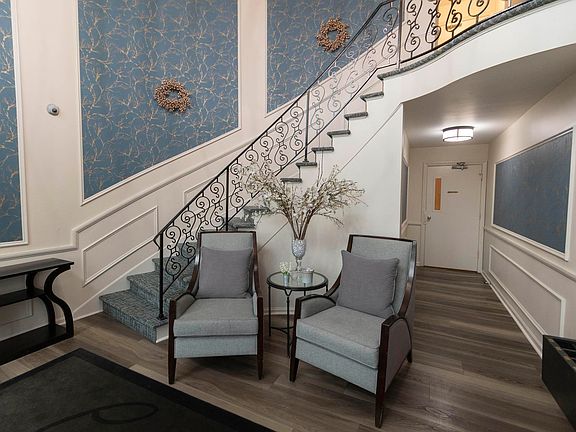3rd image of 1077 Greenleaf Blvd APT 204