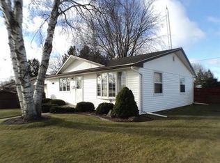 1462 Johnston Dr, Manitowoc, WI 54220