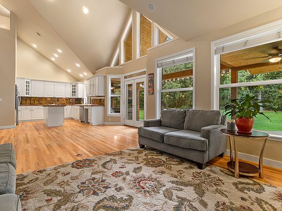 3rd image of 7825 Canterwood Dr SE
