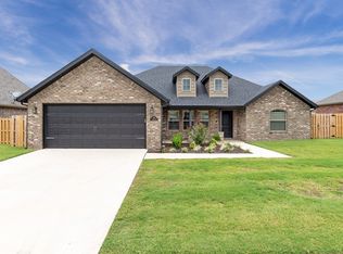 941 Sunset Ln, Centerton, AR 72719