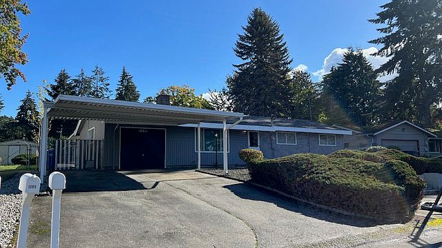 Newly remodeled 1400 sq ft home, 3 bdrm, 1 bathroom, located in Steilacoom school district. Large back yard