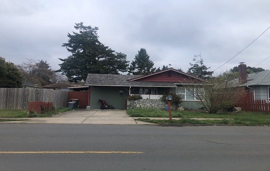 1st image of 1036 NE Eads St