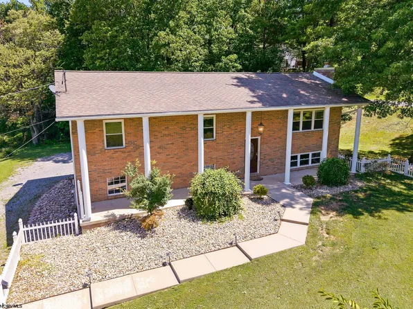 878 Shaffer Ln, Morgantown, WV 26508