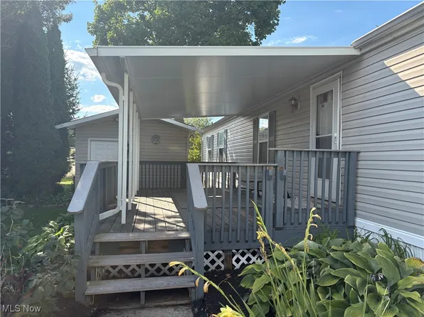 2656 Lake Breeze Dr, Madison, OH 44057