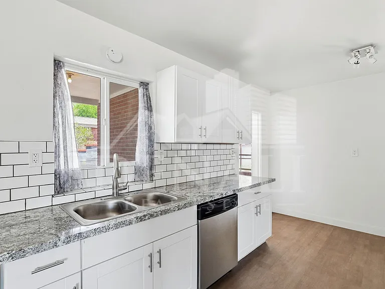4026 E Alhambra Pl — Photo 10
