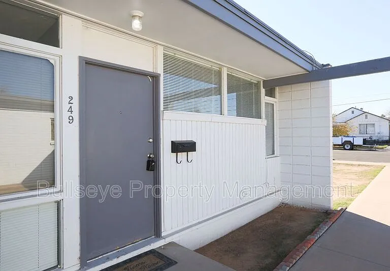 249 S Hobson — Photo 5