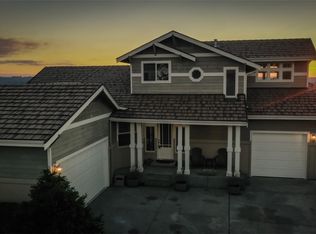 39 Mount Rainier Loop E, Bonney Lake, WA 98391