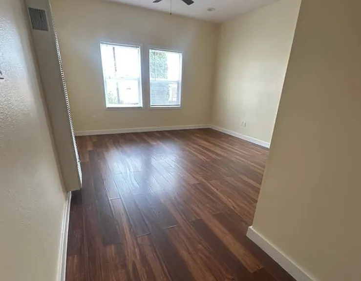 1015 W 85th St — Photo 3