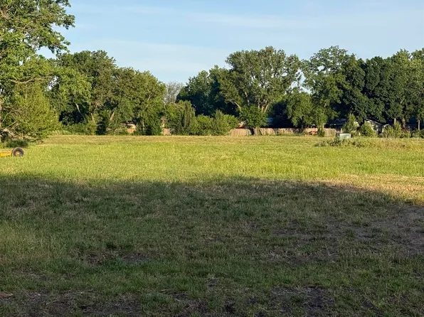 1109 Stutzman Cir, Halstead, KS 67056