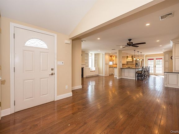 3rd image of 2854 Clarendon Road