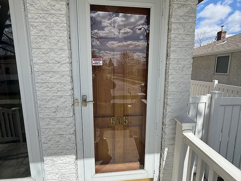 605 Dallenlea Ave #605 — Photo 7
