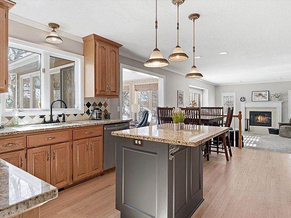 5th image of 1237 Summit Oaks Dr