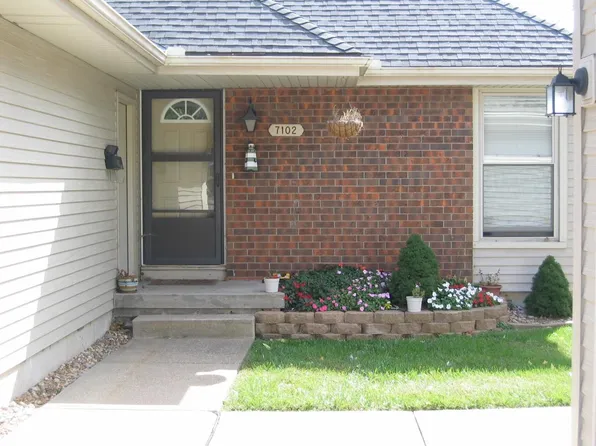 7122 W 68th St, Overland Park, KS 66204