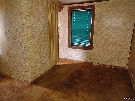 4th image of 4014 13th St NE