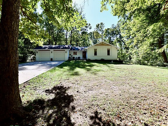 5th image of 7153 S Private Road Royal Springs Dr