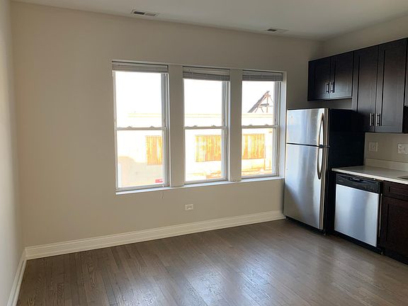 4th image of 4046 N Milwaukee Ave #3