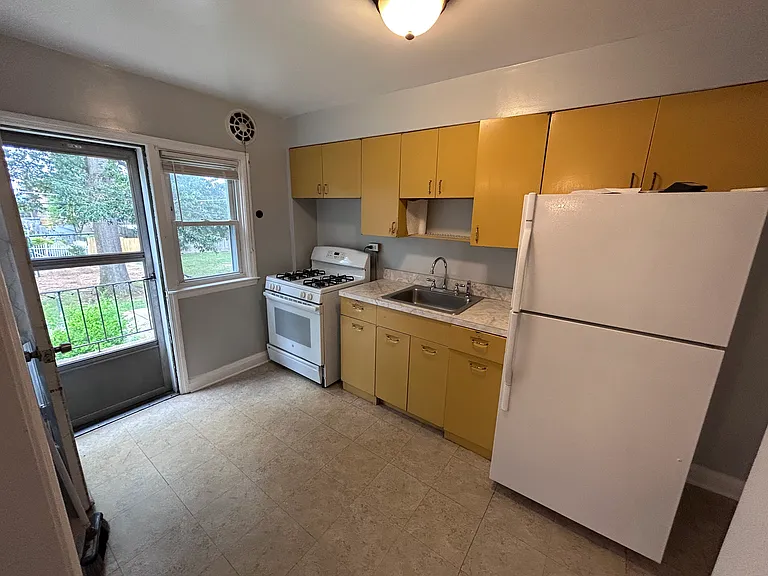 8675 Oak Rd — Photo 23