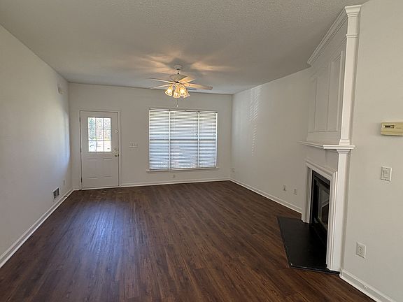 4th image of 1693 Woodsford Rd NW