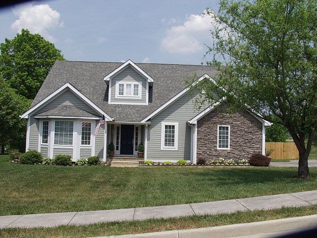 1st image of 102 Stoneybrook Dr