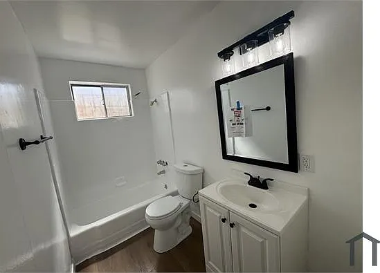 1358 W 37th St #2 — Photo 10