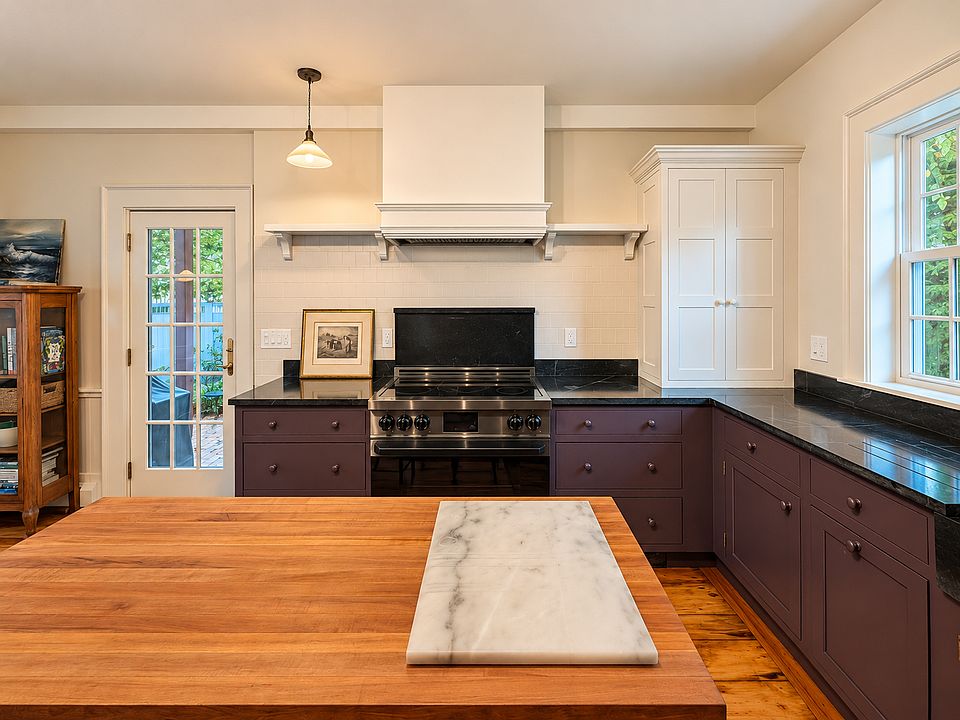 1st image of 82 Prospect St