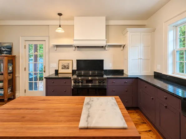 82 Prospect St, Newburyport, MA 01950
