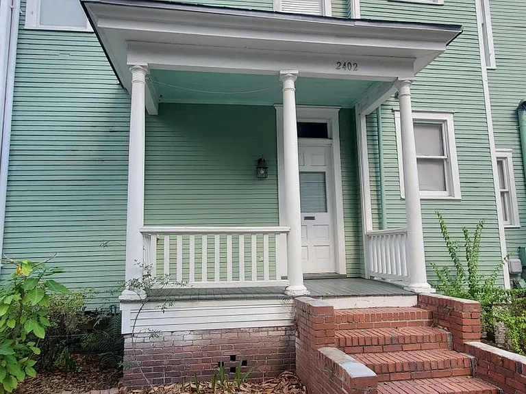2402 Lincoln St — Photo 2