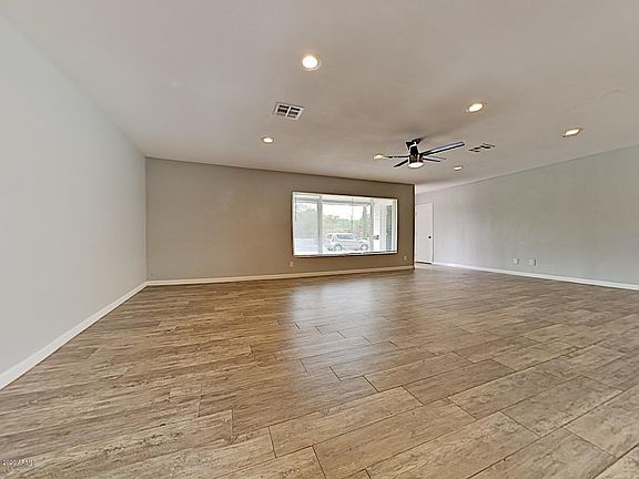 5th image of 4728 E Oak St